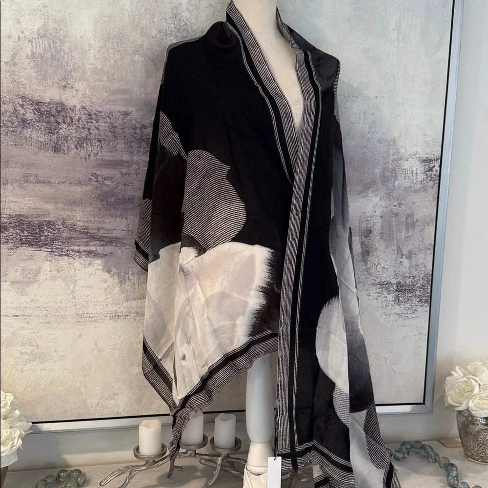 Chico’s Black & White Floral Oblong Scarf (NWT)
